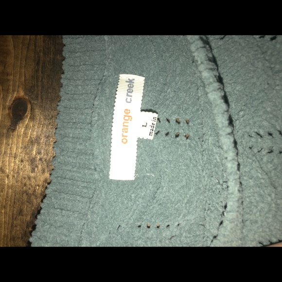 Super soft sweater. Never worn - Picture 2 of 2